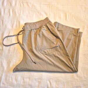 St. John's Bay Women's size 1X light weight capri pants, light tan shade, EUC